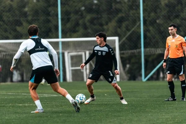 winger dribbling soccer